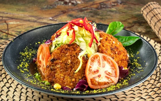 antep fistikli keci peynirli salata