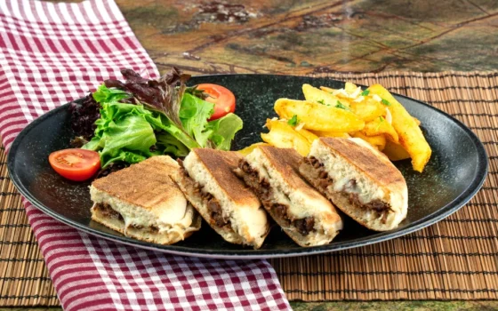 bazlama kavurmali tost