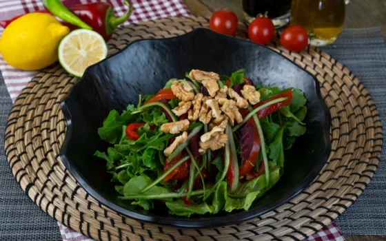 cevizli roka salatasi