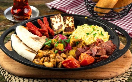 sicak kahvalti tabagi