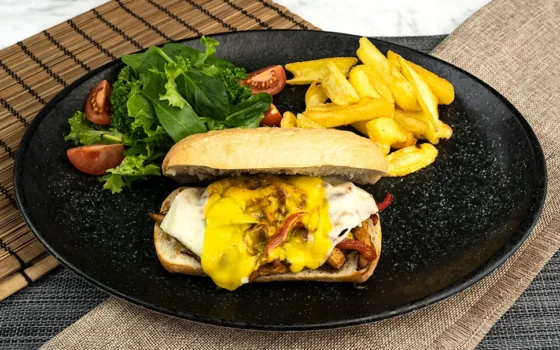 tavuklu cheddarli sandvic