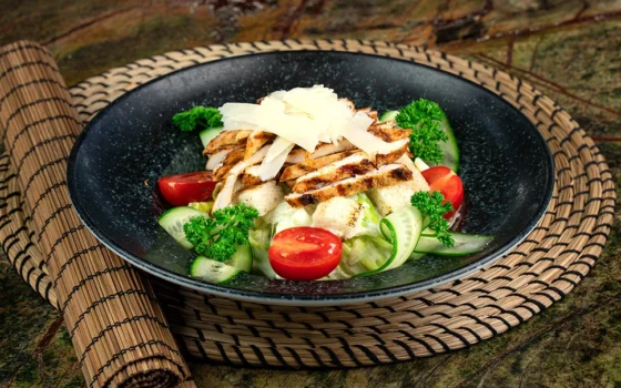 tavuklu sezar salata